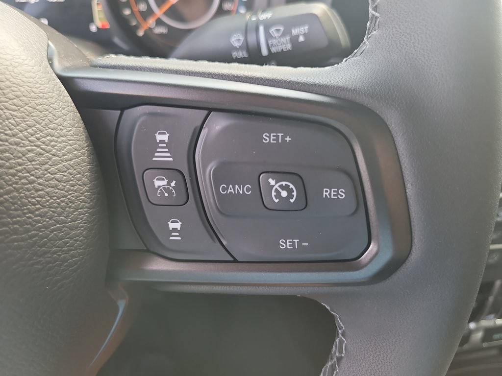 Used 2025 Jeep Gladiator Mojave AWD/4WD image 30