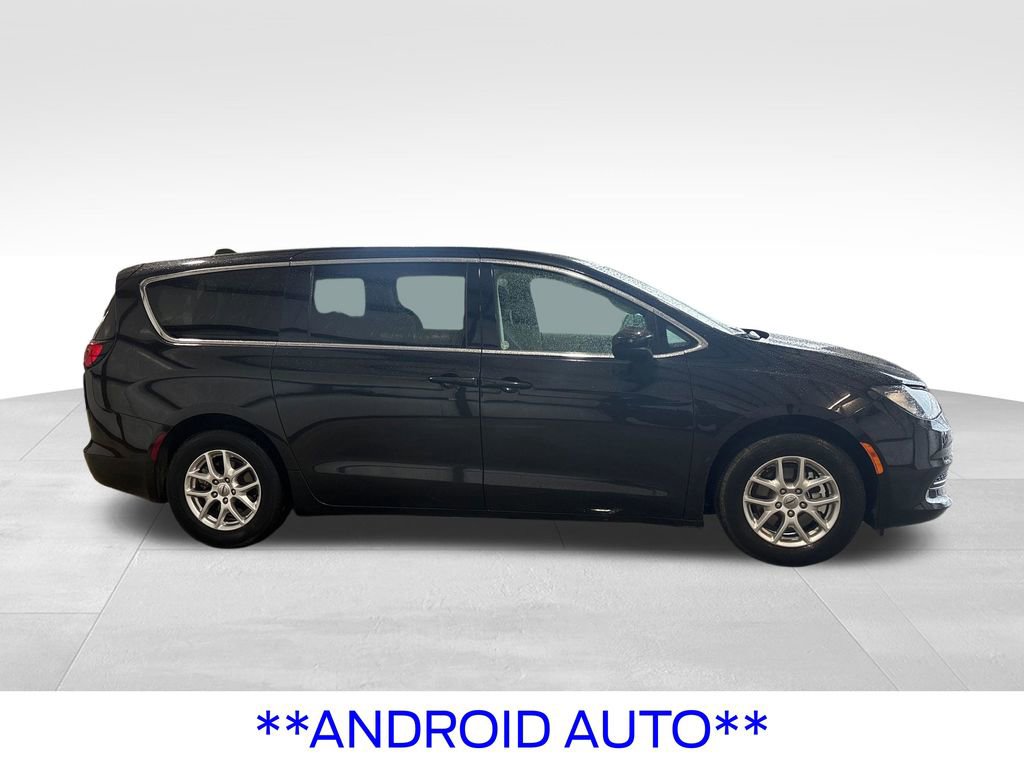 Used 2023 Chrysler Voyager LX FWD image 9