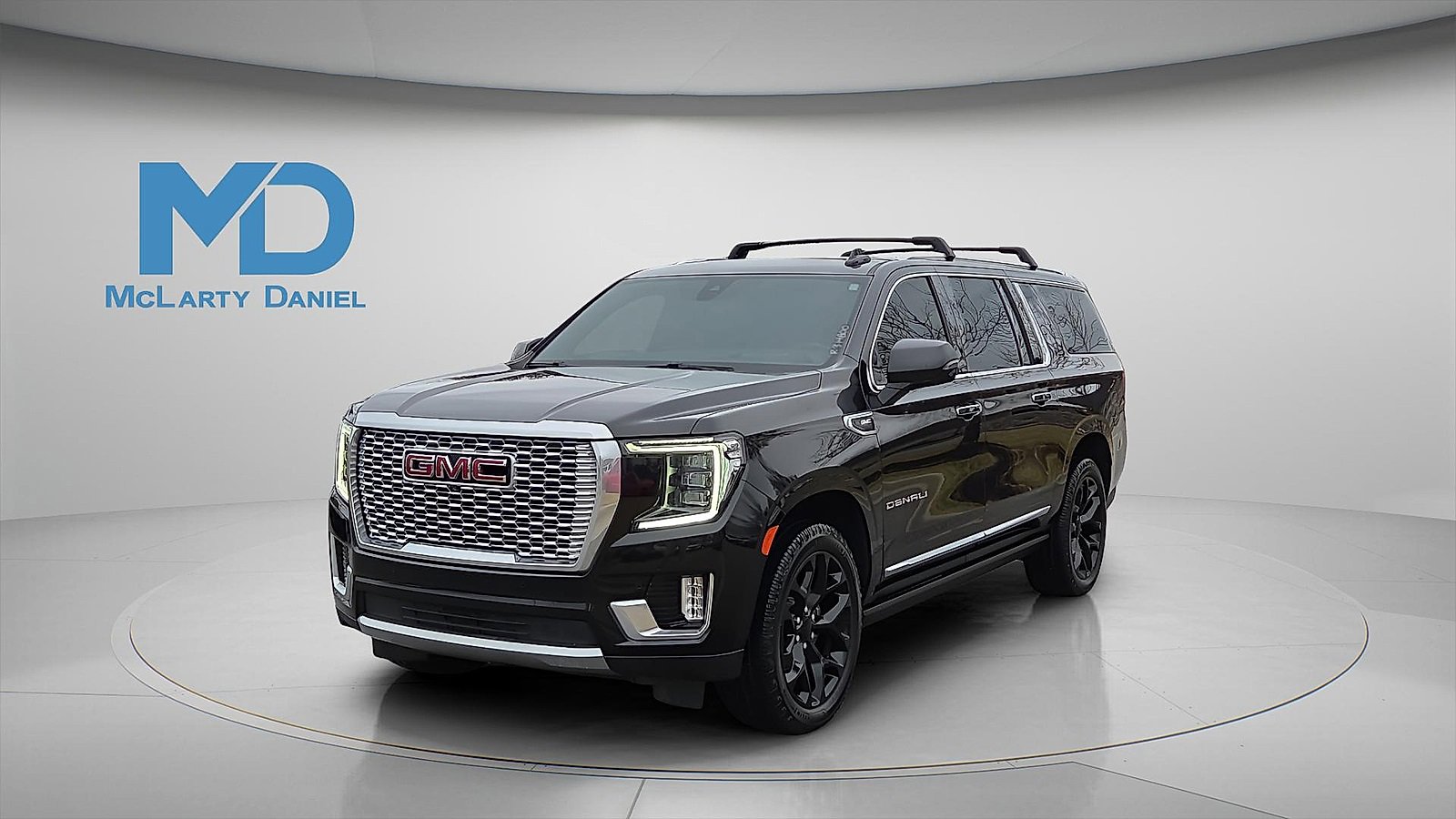 Used 2021 GMC Yukon XL Denali w/ Denali Premium Package image 2