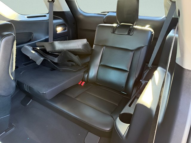 Certified 2022 Ford Explorer XLT w/ Equipment Group 202A AWD/4WD image 8