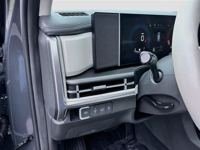 Used 2025 Hyundai Santa Fe SEL FWD image 11