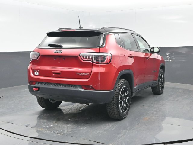 Used 2025 Jeep Compass Trailhawk AWD/4WD image 22