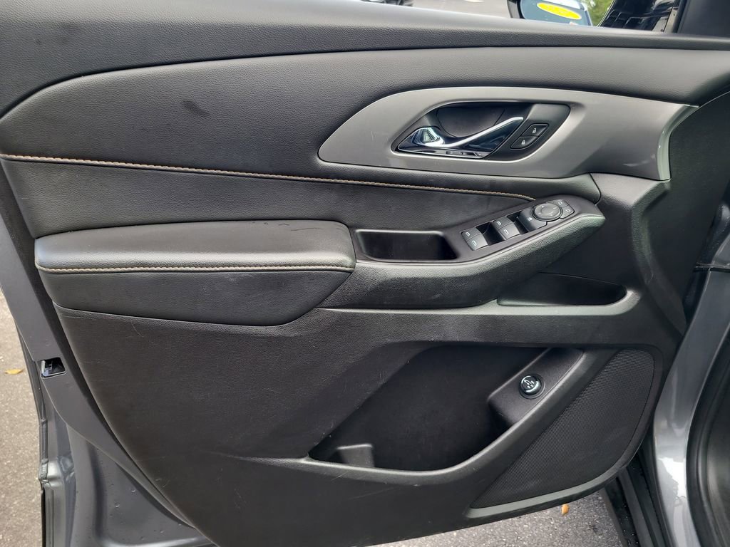 Used 2019 Chevrolet Traverse LT FWD image 16