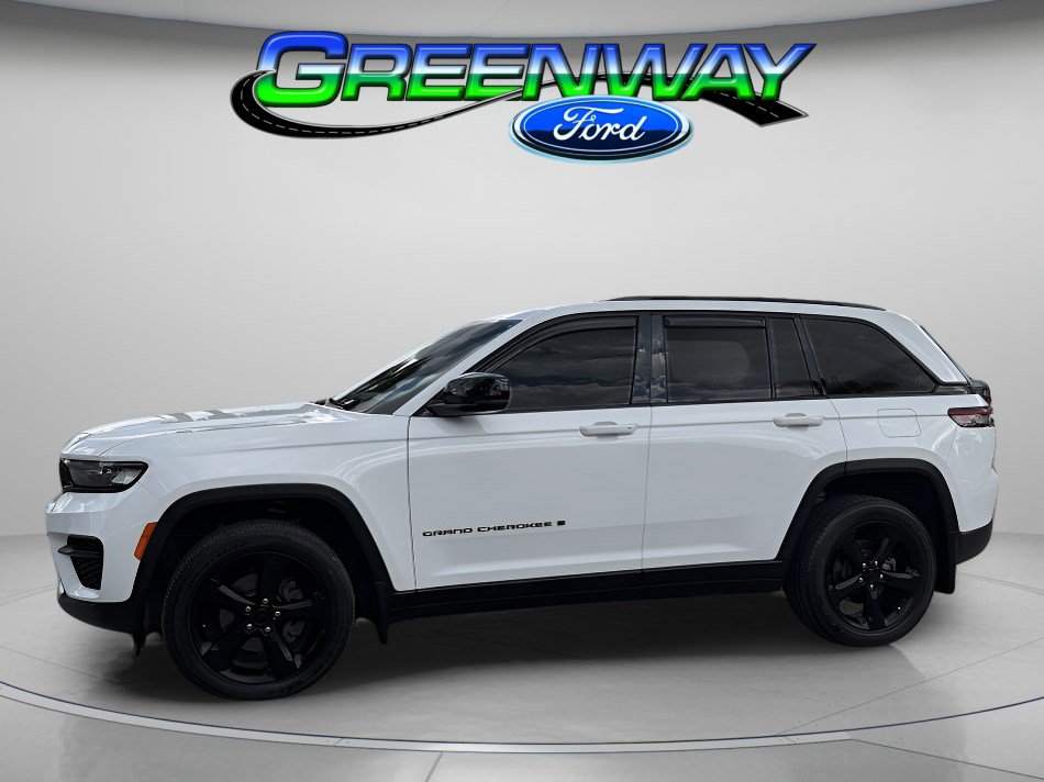 Used 2024 Jeep Grand Cherokee Altitude AWD/4WD image 1