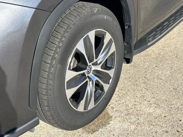 Used 2024 Toyota Highlander XLE image 11