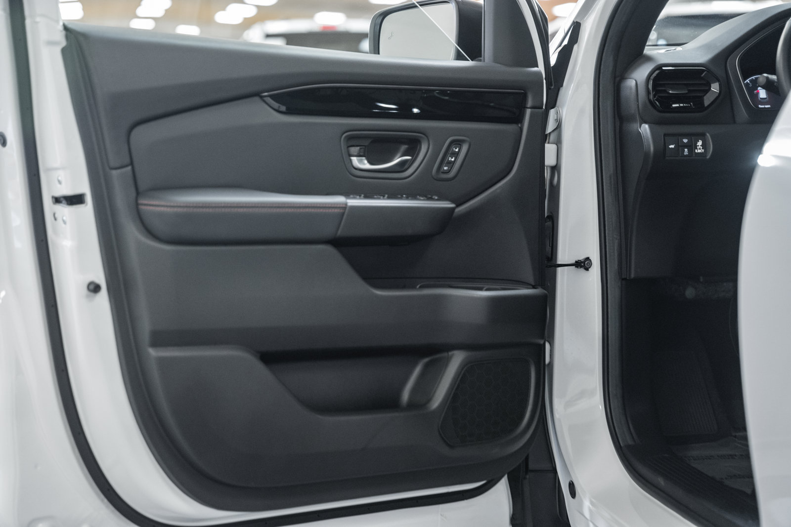 Used 2025 Honda Pilot TrailSport image 48