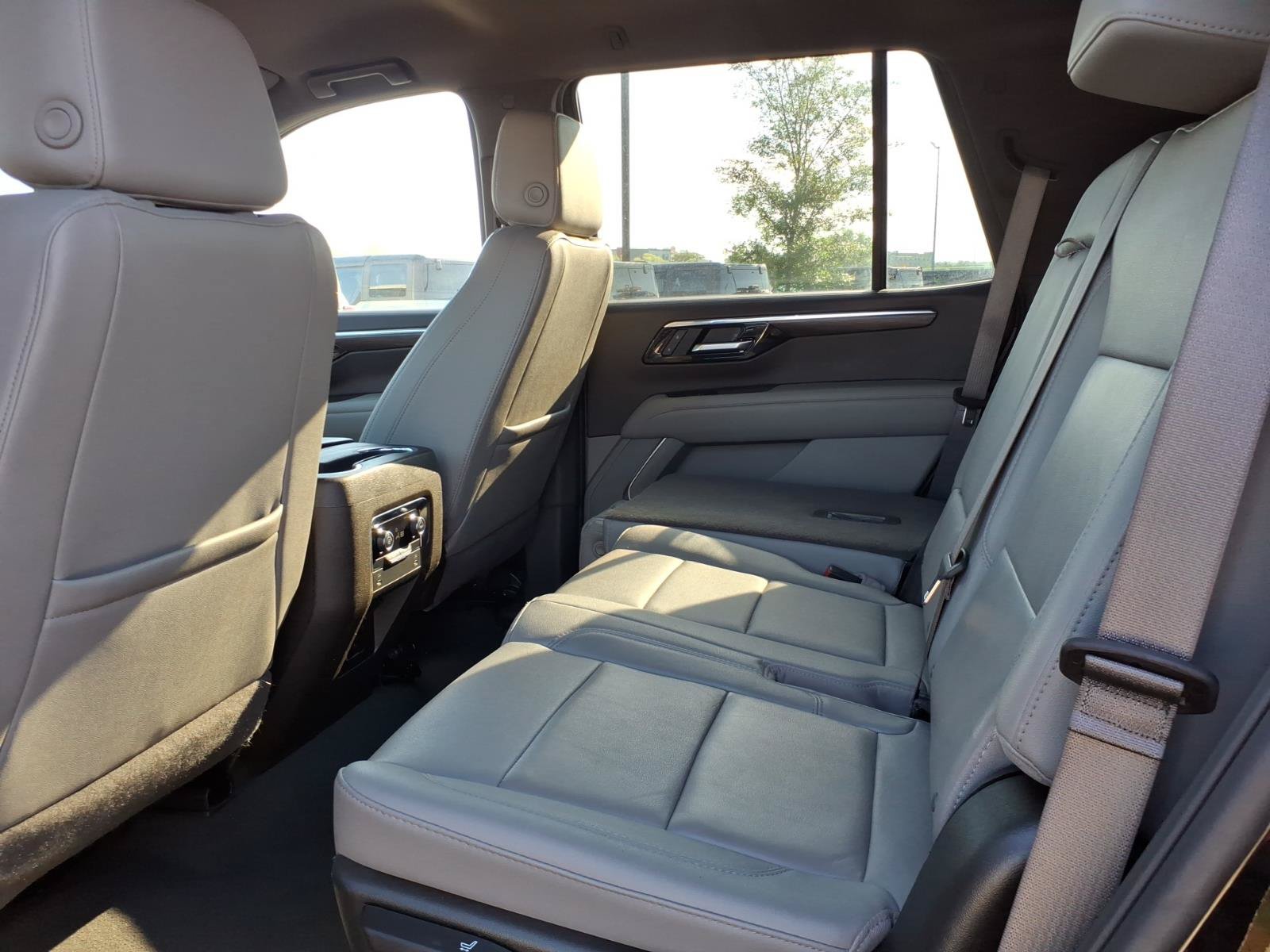 Used 2025 Chevrolet Tahoe LT AWD/4WD image 13