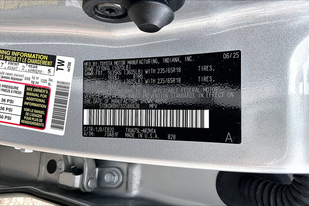 Used 2025 Toyota Highlander XLE AWD/4WD image 36