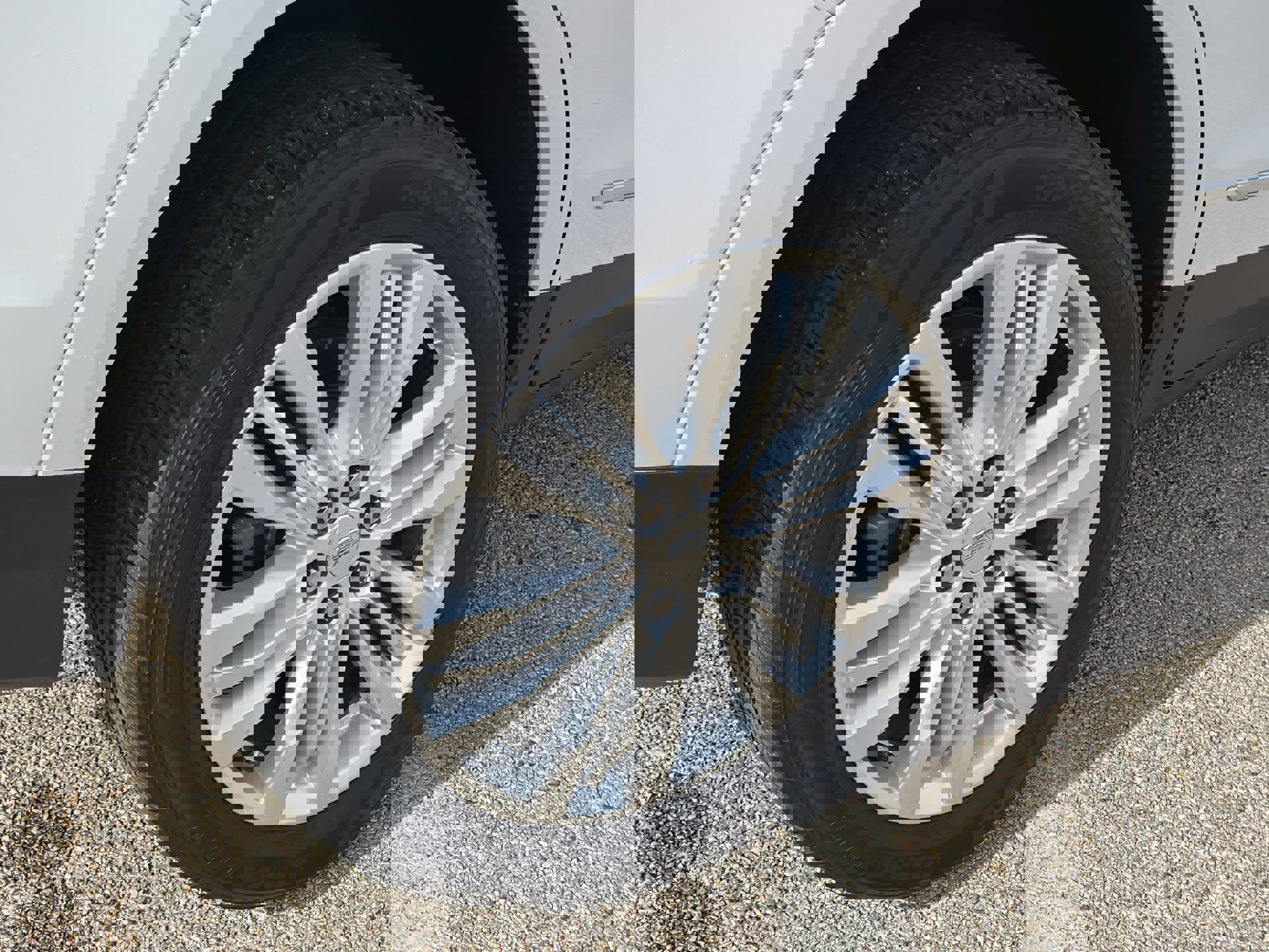 Used 2018 Cadillac XT5 Premium Luxury w/ Driver Assist Package image 10