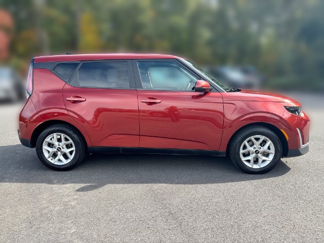 Used 2023 Kia Soul LX w/ LX Technology Package FWD image 9