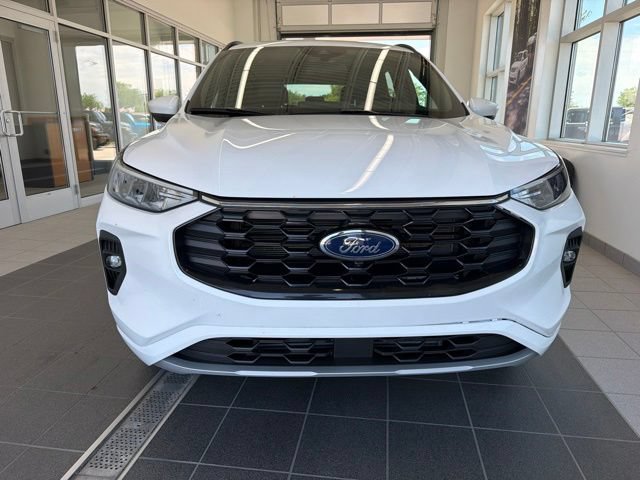 Certified 2023 Ford Escape ST-Line Select w/ Tech Pack #2 AWD/4WD image 2