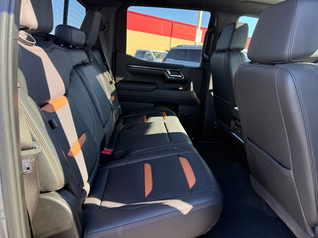 Used 2024 GMC Sierra 1500 AT4 w/ Technology Package image 9
