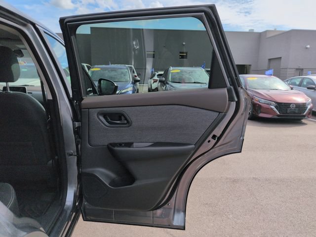 Used 2023 Nissan Rogue S AWD/4WD image 16