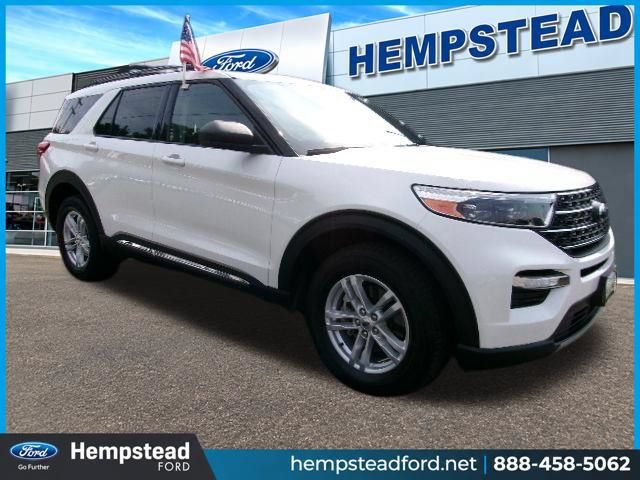 Certified 2022 Ford Explorer XLT w/ Equipment Group 202A AWD/4WD image 3