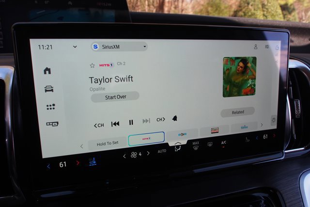 Certified 2025 Ford Expedition Platinum image 33