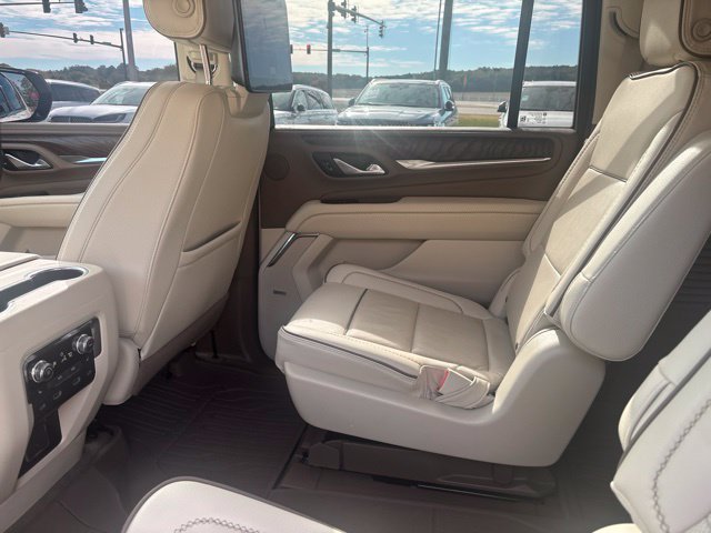 Used 2023 GMC Yukon XL Denali AWD/4WD image 16