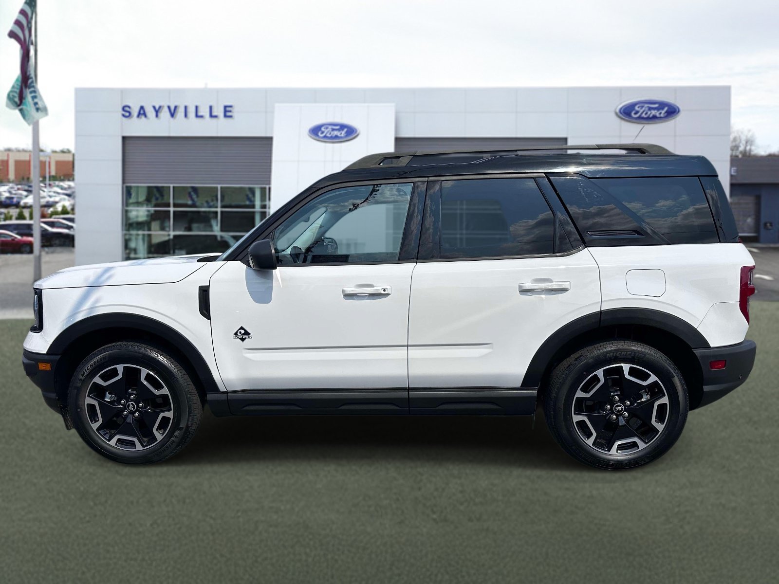 Certified 2023 Ford Bronco Sport Outer Banks w/ Tech Package AWD/4WD image 2