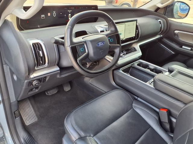 Certified 2025 Ford Expedition Max Platinum image 4