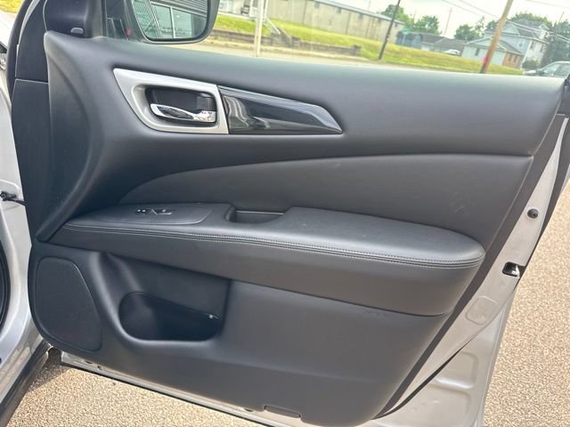 Used 2019 Nissan Pathfinder SV AWD/4WD image 29