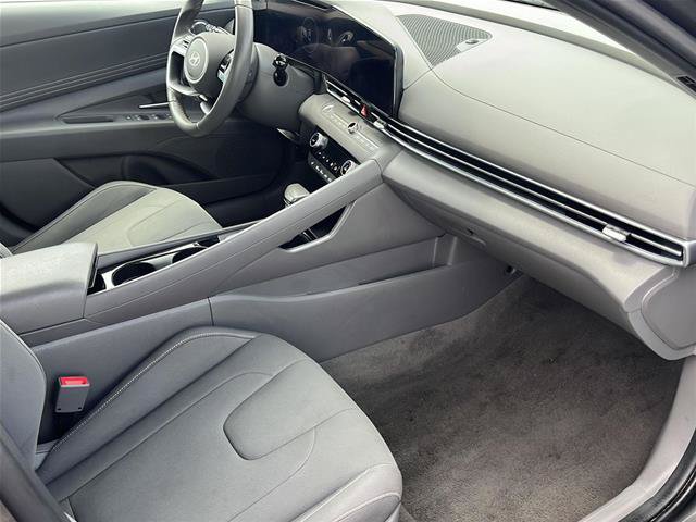 Used 2025 Hyundai Elantra SEL FWD image 13