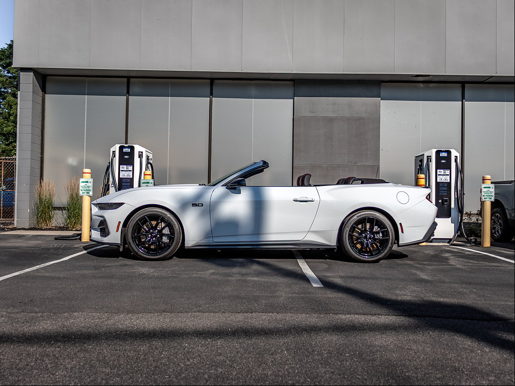 Certified 2025 Ford Mustang GT Premium RWD image 4
