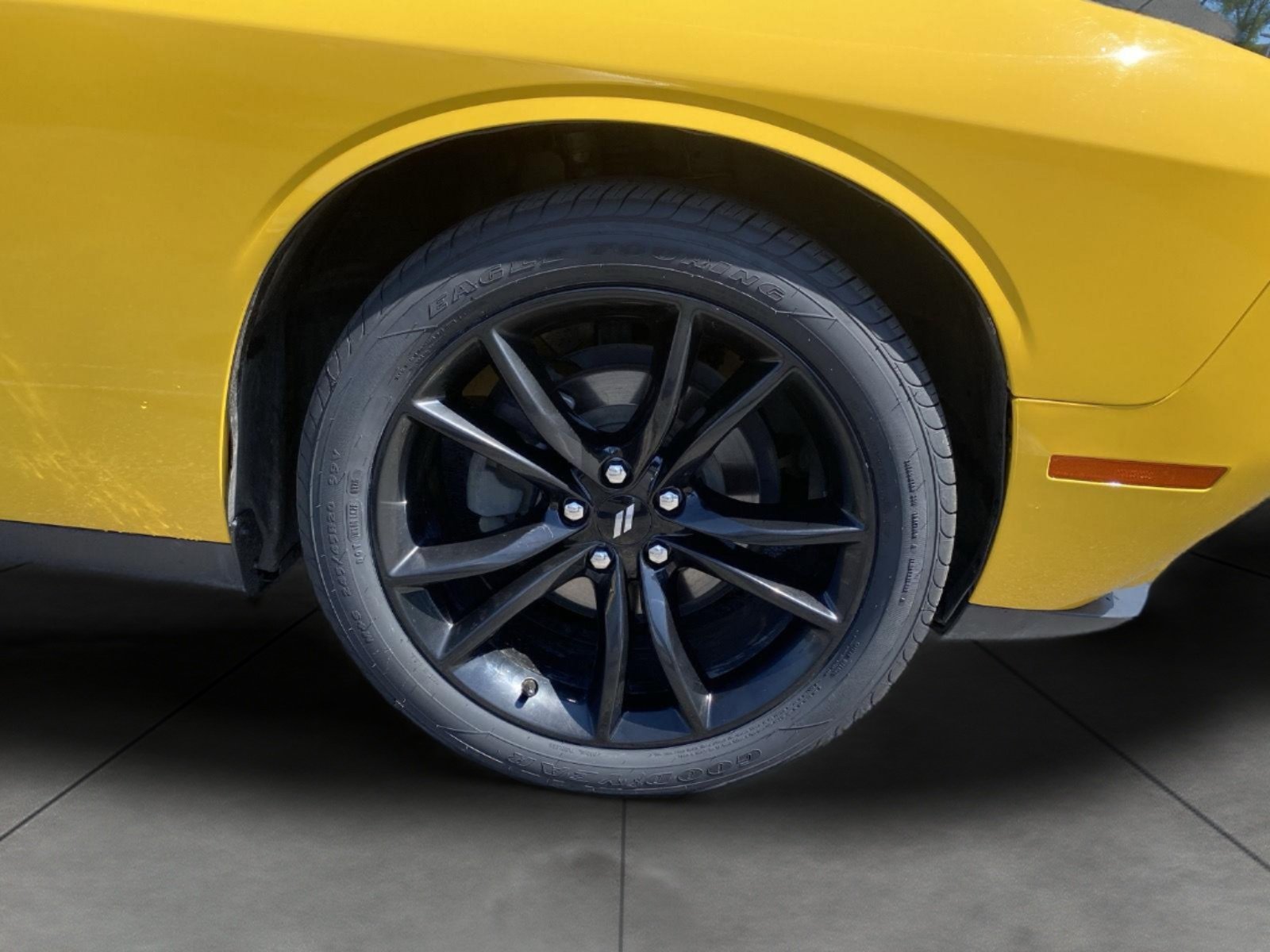 Used 2018 Dodge Challenger SXT w/ Blacktop Package RWD image 5
