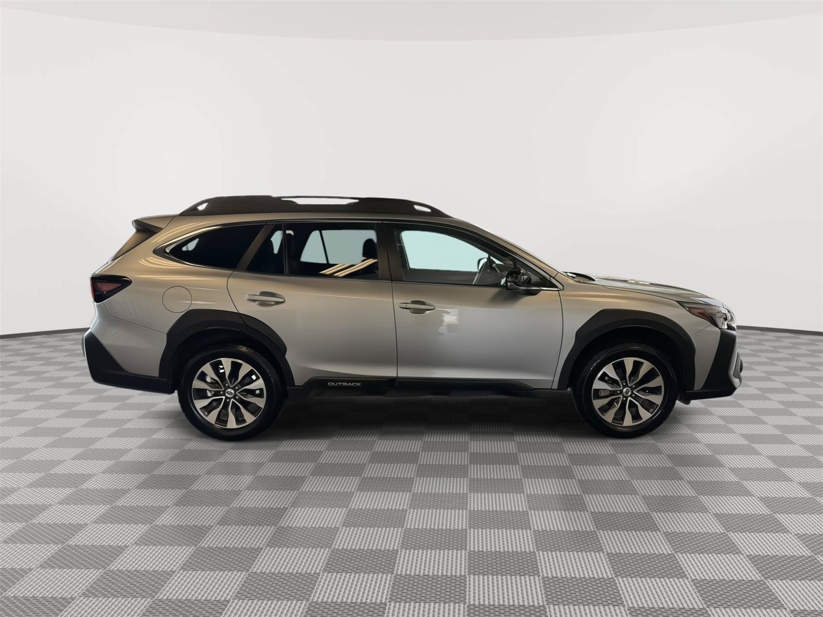 Used 2025 Subaru Outback Limited AWD/4WD image 6
