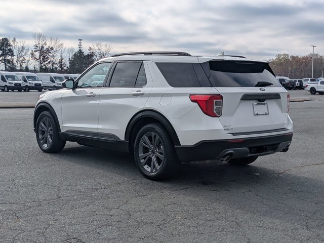 Certified 2022 Ford Explorer XLT w/ Equipment Group 202A image 3