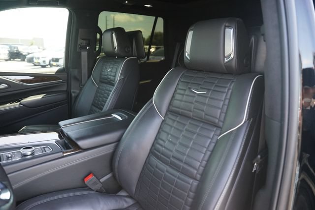 Used 2023 Cadillac Escalade Sport Platinum w/ LPO, ONYX Package AWD/4WD image 10