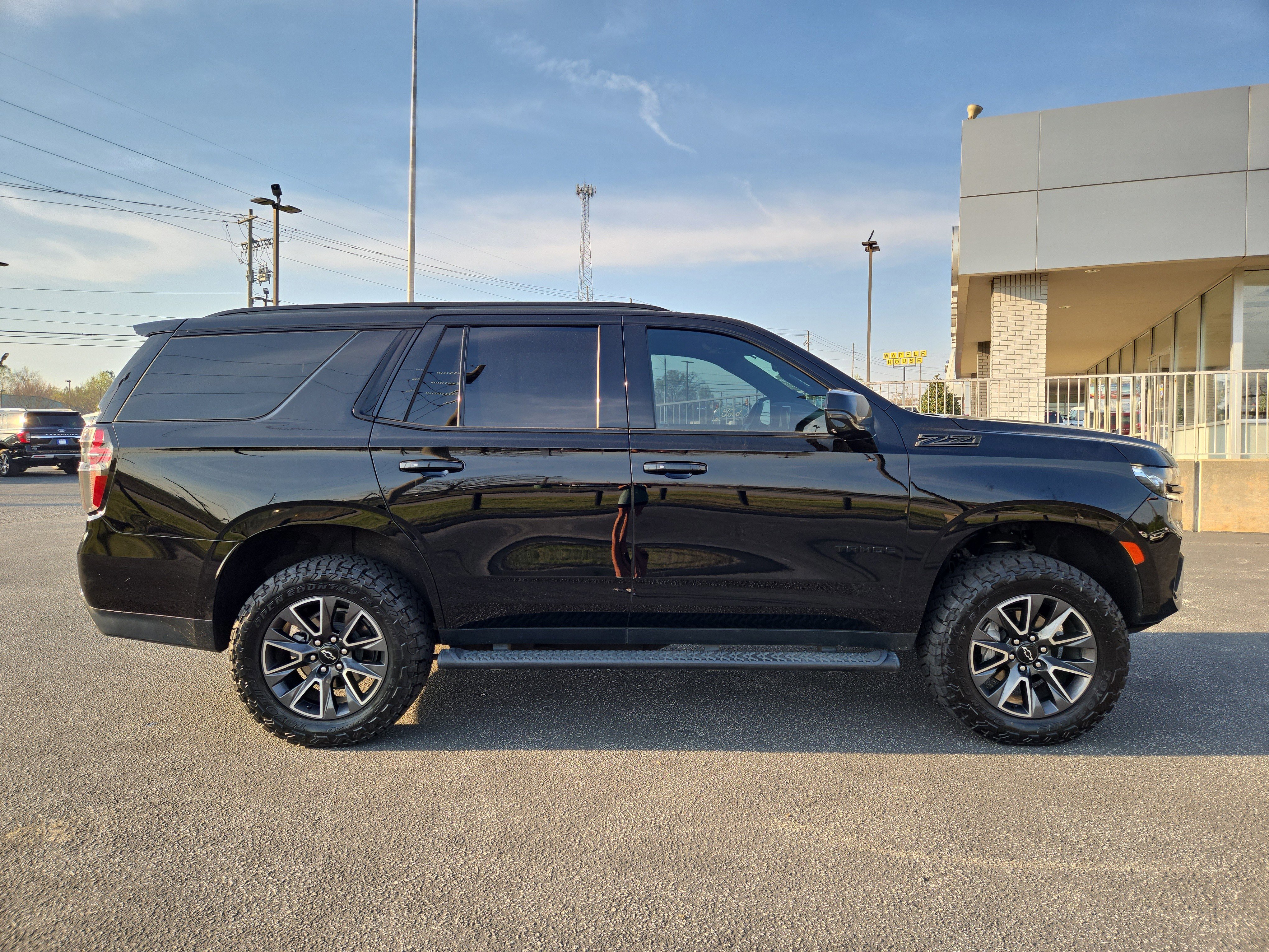 Used 2023 Chevrolet Tahoe Z71 w/ Luxury Package image 3