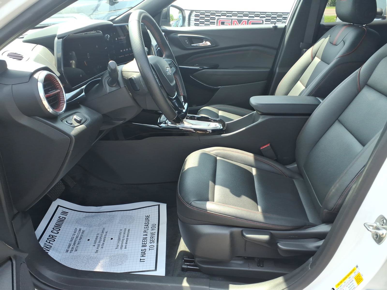 Used 2025 Chevrolet Trax RS w/ Driver Confidence Package FWD image 20