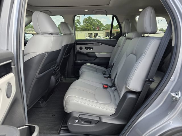 Used 2025 Honda Pilot Touring image 17