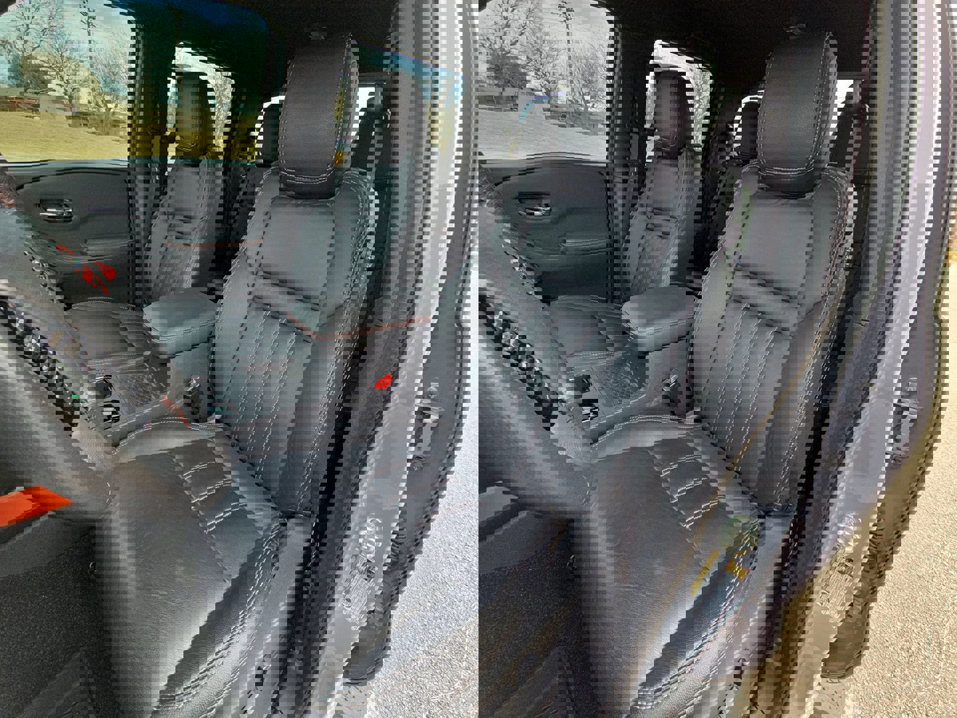 Used 2022 Nissan Frontier PRO-4X image 11