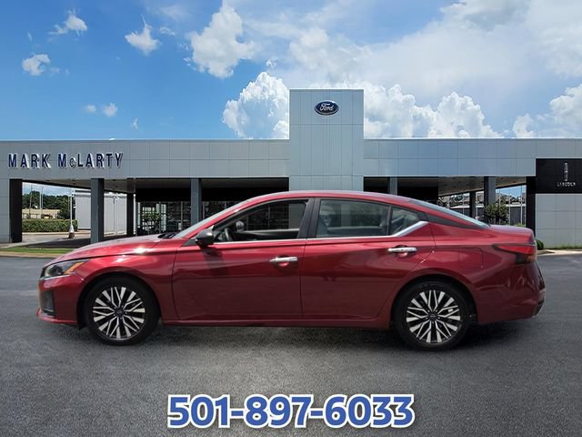 Used 2025 Nissan Altima 2.5 SV FWD image 2