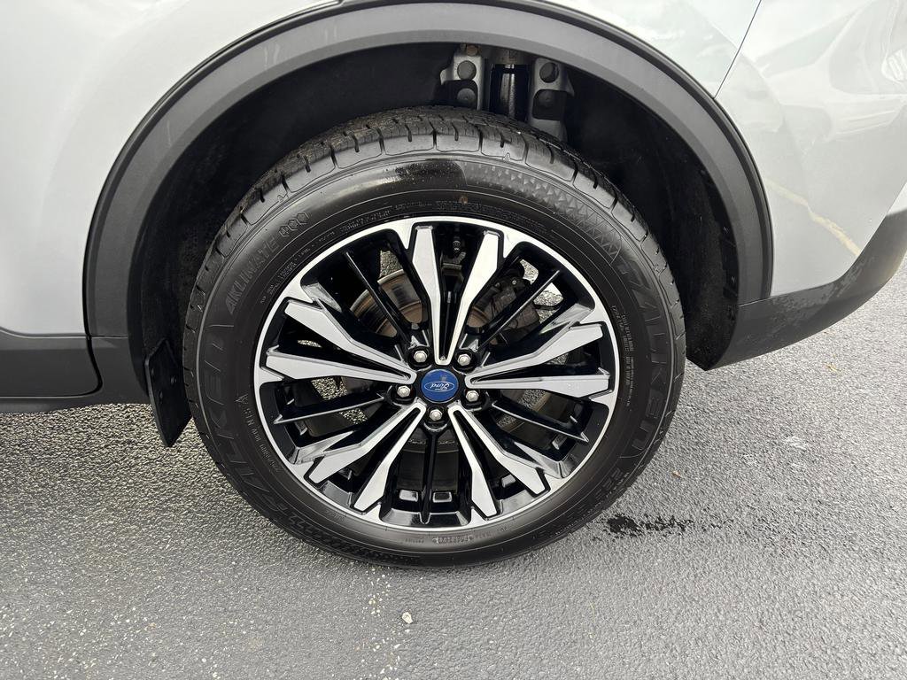 Certified 2022 Ford Escape SE w/ SE Sport Appearance Package image 27