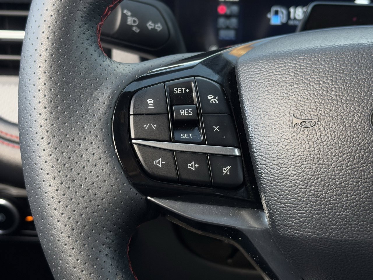 Certified 2025 Ford Explorer ST-Line AWD/4WD image 16