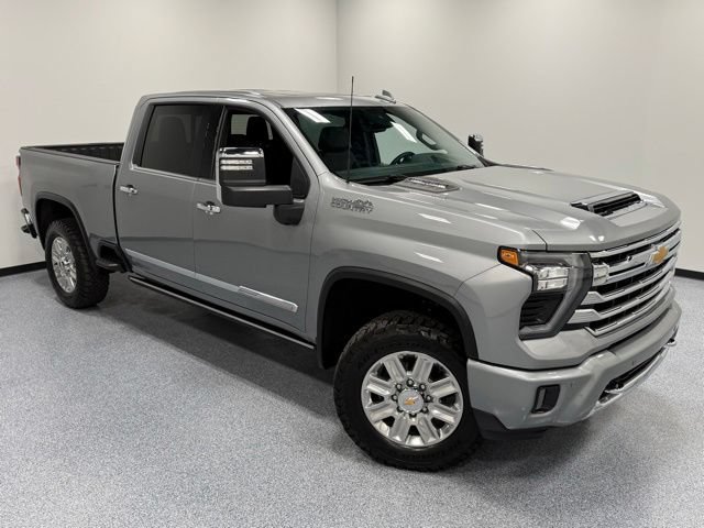 Used 2025 Chevrolet Silverado 2500 High Country w/ High Country Premium Package AWD/4WD image 40
