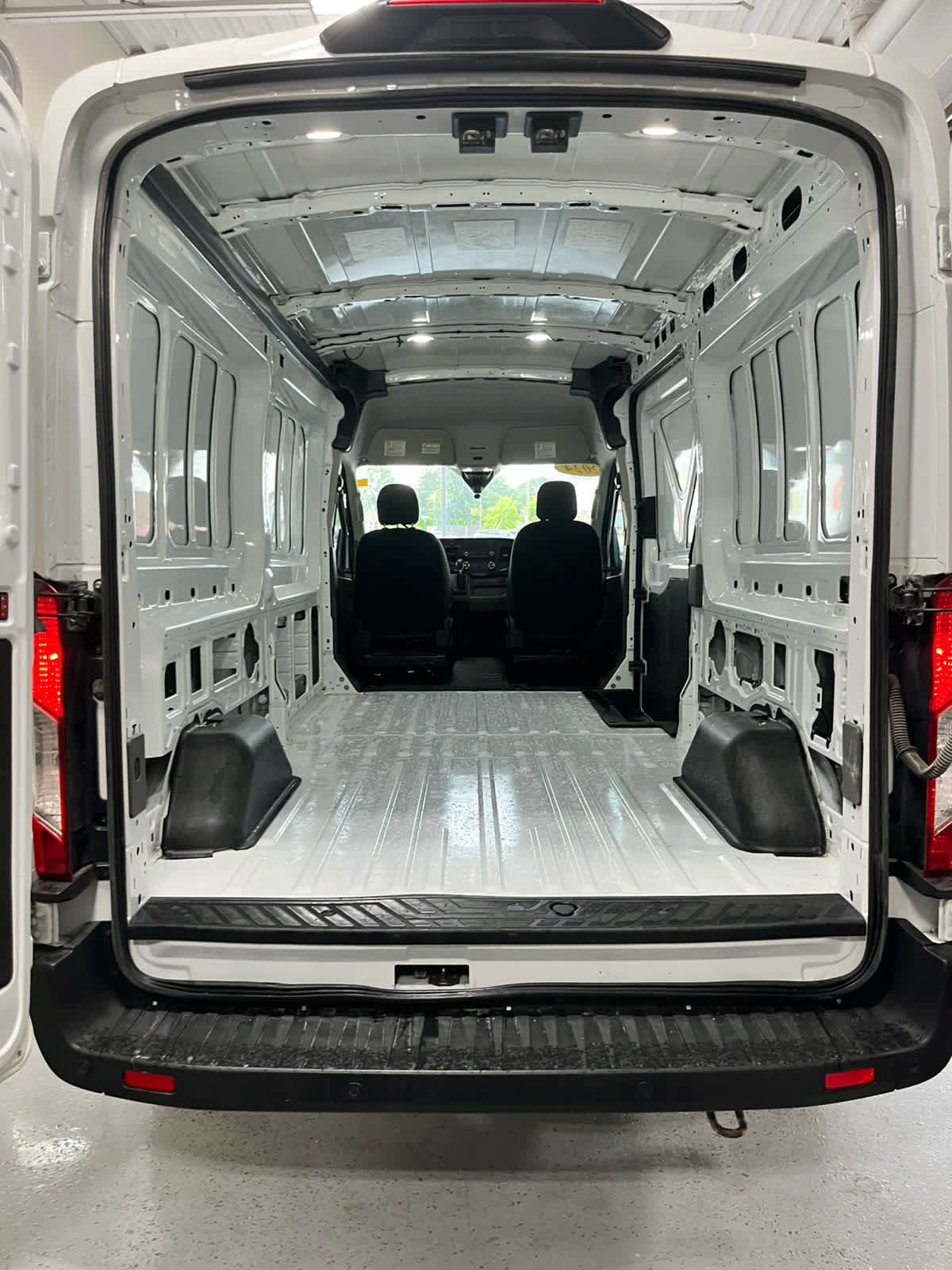 Certified 2024 Ford Transit 250 148 Medium Roof RWD image 36