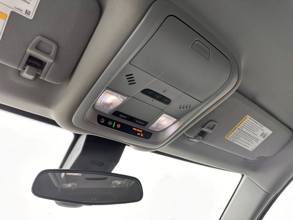 Used 2020 Chevrolet Equinox LT image 22