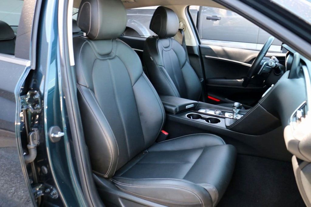 Used 2025 Genesis G70 2.5T image 29