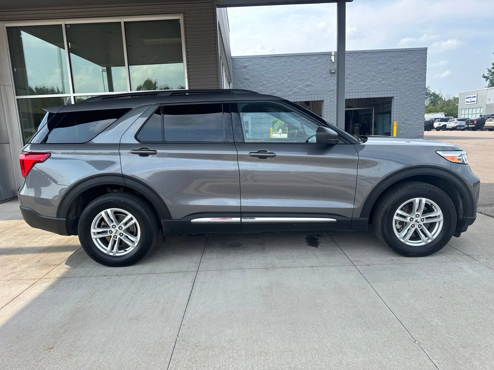 Certified 2024 Ford Explorer XLT w/ Equipment Group 202A AWD/4WD image 9