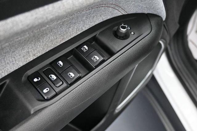 Used 2023 Jeep Compass Latitude AWD/4WD image 14