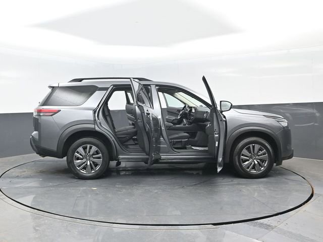 Used 2025 Nissan Pathfinder SV AWD/4WD image 25