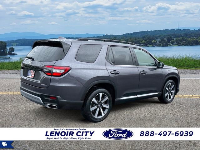 Used 2023 Honda Pilot Touring image 2
