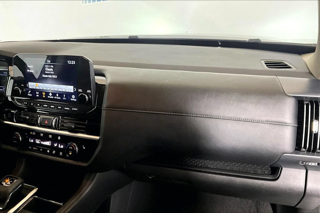 Used 2025 Nissan Pathfinder SL FWD image 12