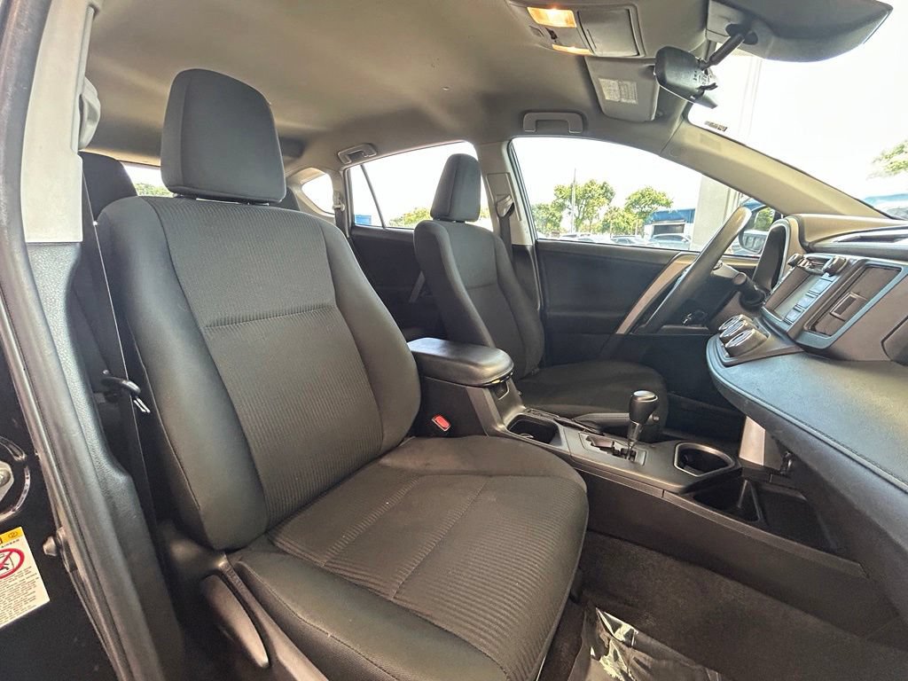Used 2018 Toyota RAV4 LE FWD image 26