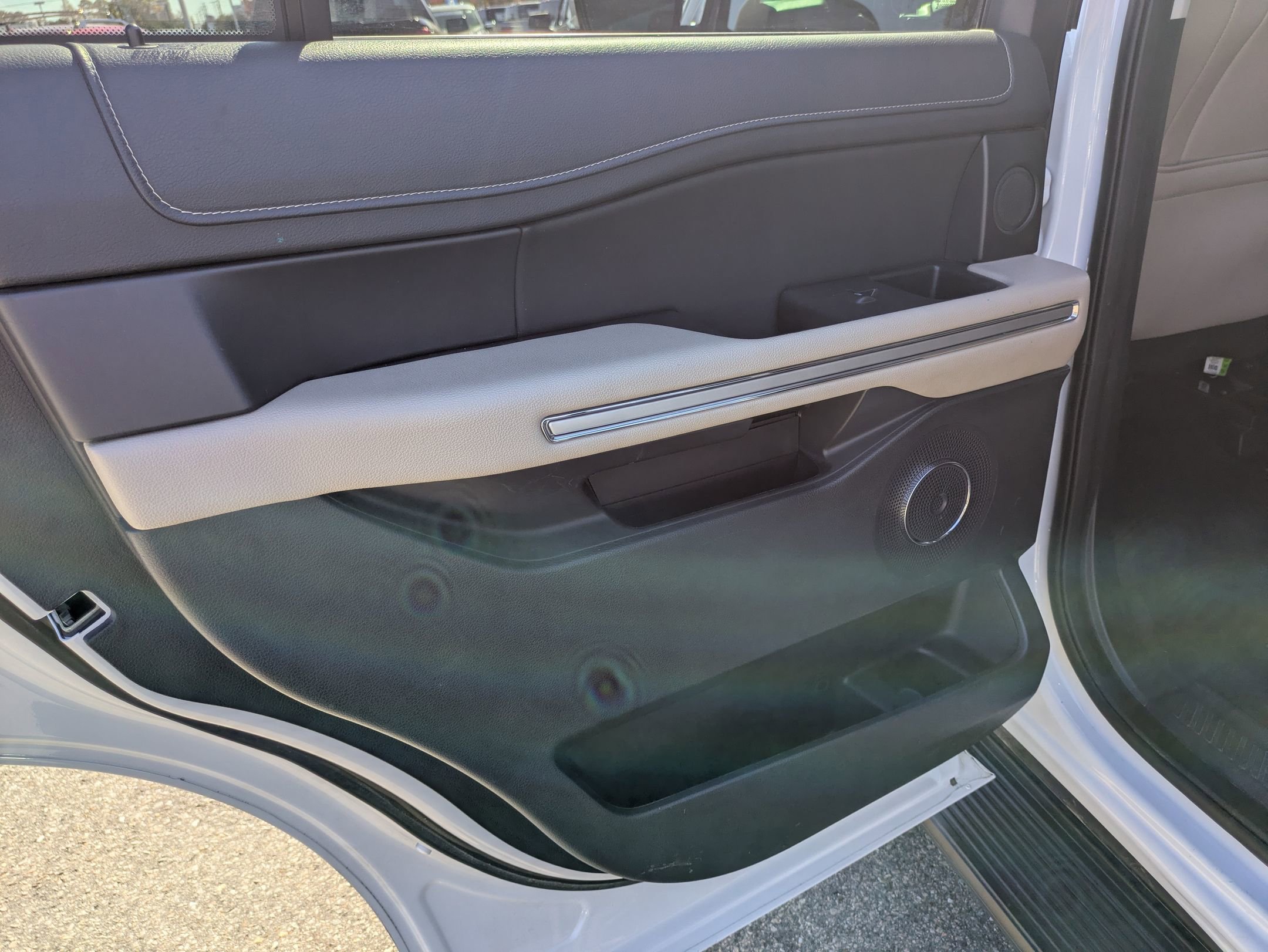 Certified 2024 Ford Expedition Limited image 26