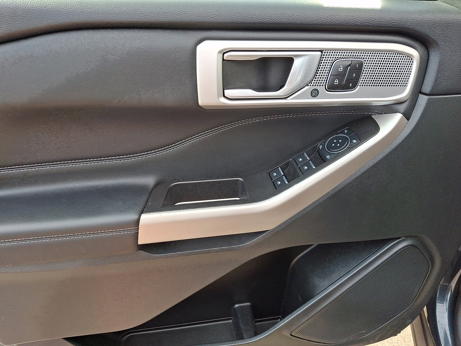 Certified 2023 Ford Explorer Limited w/ Equipment Group 301A AWD/4WD image 14