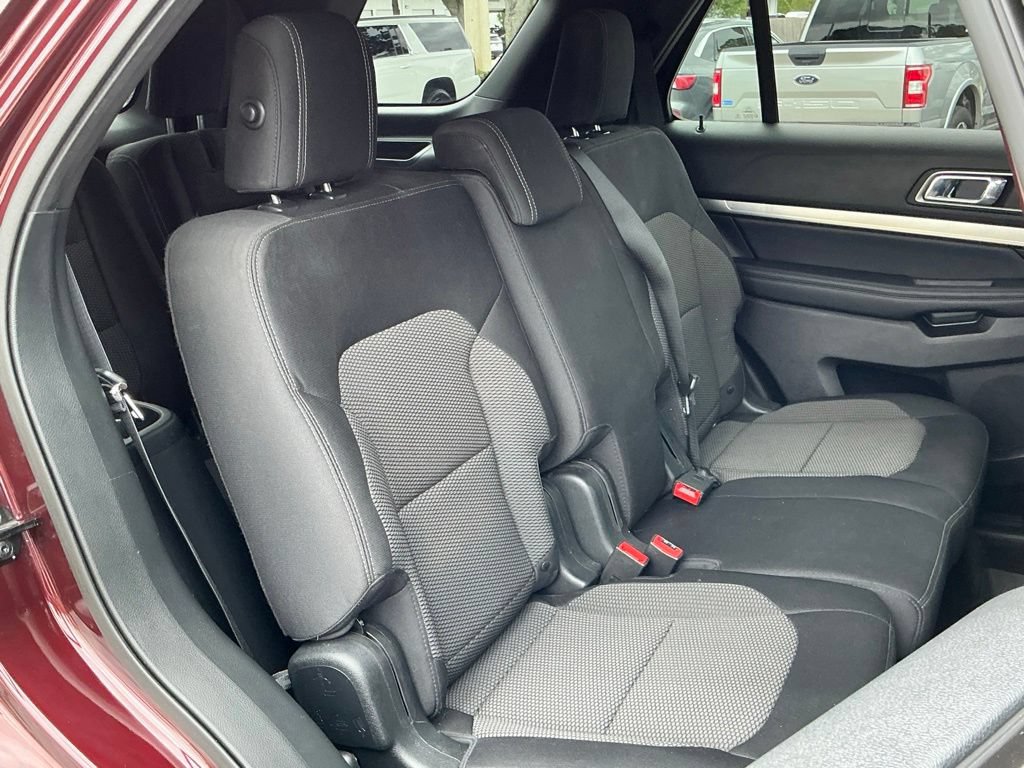 Certified 2018 Ford Explorer XLT FWD image 31