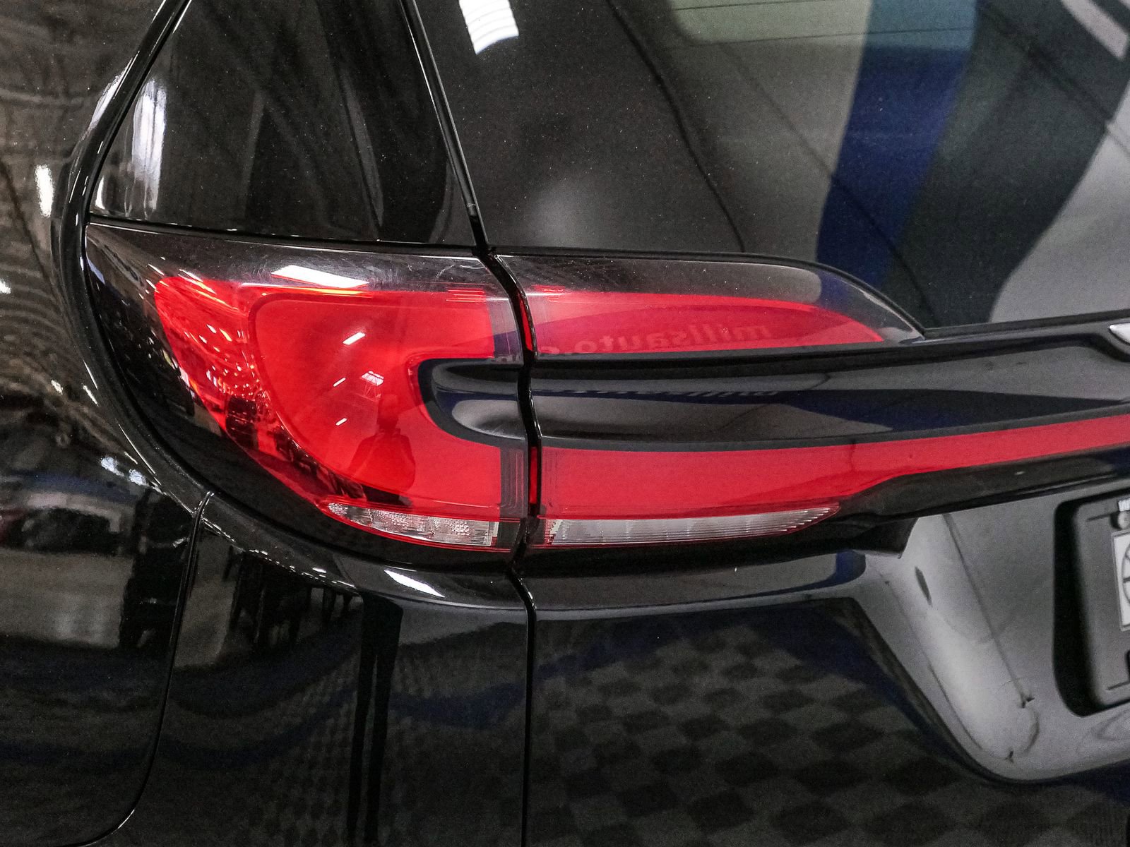 Used 2024 Chrysler Pacifica Touring-L image 15